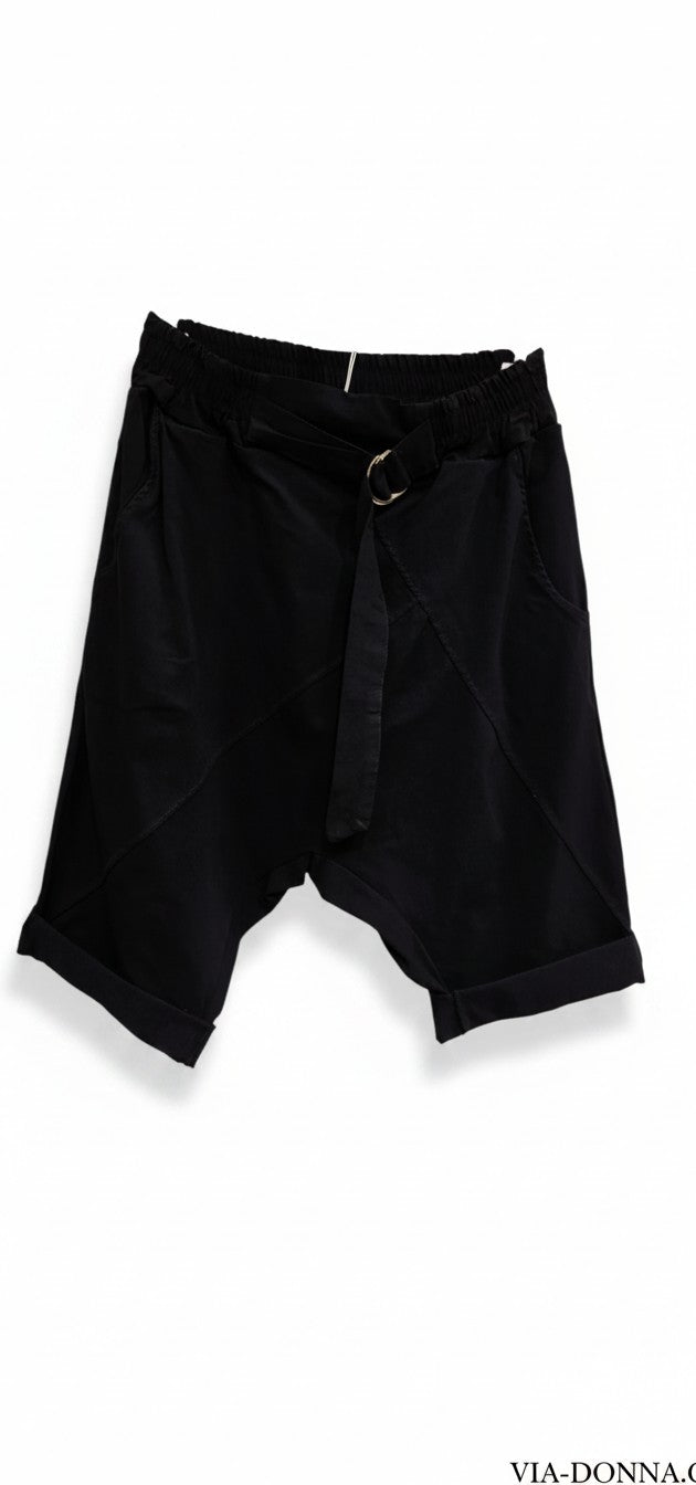 ברמודה סאקי עם חגורה / Saki Belted Bermuda Shorts