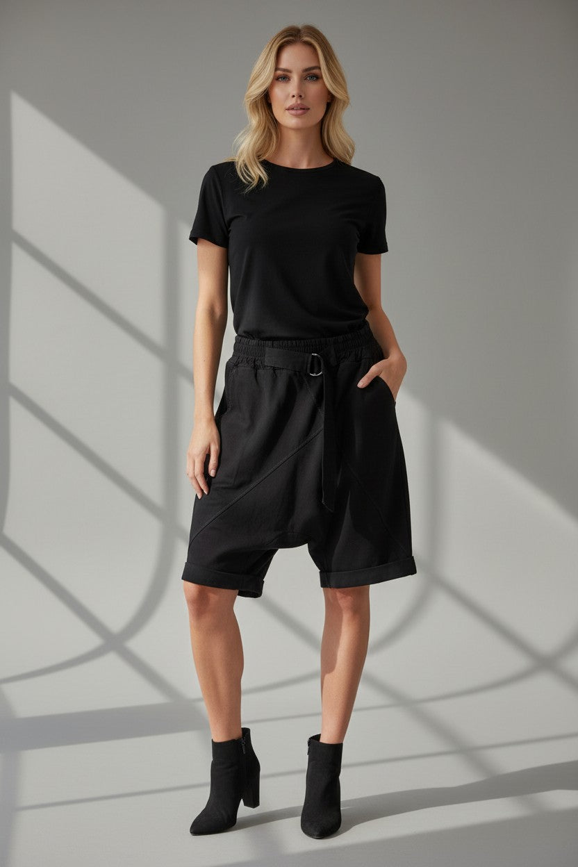 ברמודה סאקי עם חגורה / Saki Belted Bermuda Shorts