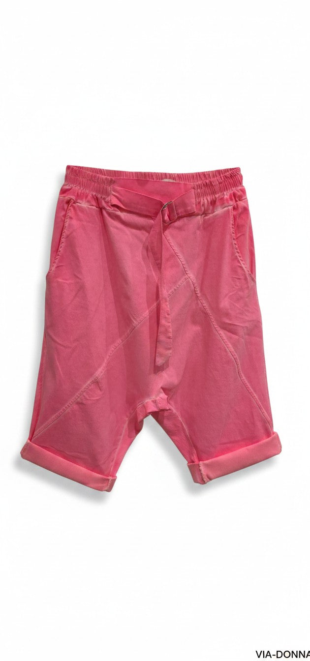 ברמודה סאקי עם חגורה / Saki Belted Bermuda Shorts