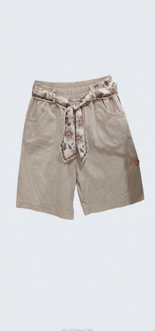 Satin Floral Belted Bermuda Shorts / ברמודה חגורה סאטן פרחוני
